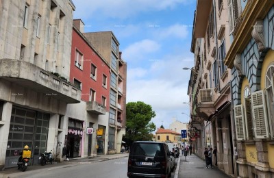 Prodaje se stan u centru . Smješten u glavnoj ulici grada Pule, Istarska ulica.