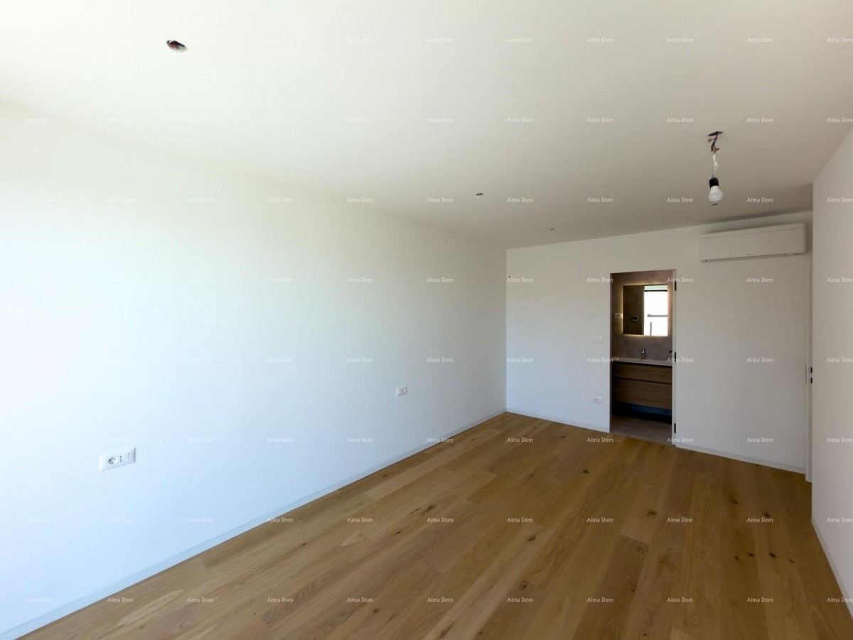 Vendita di appartamenti in edificio residenziale e commerciale con vista mare, centro di Umago! S3 18