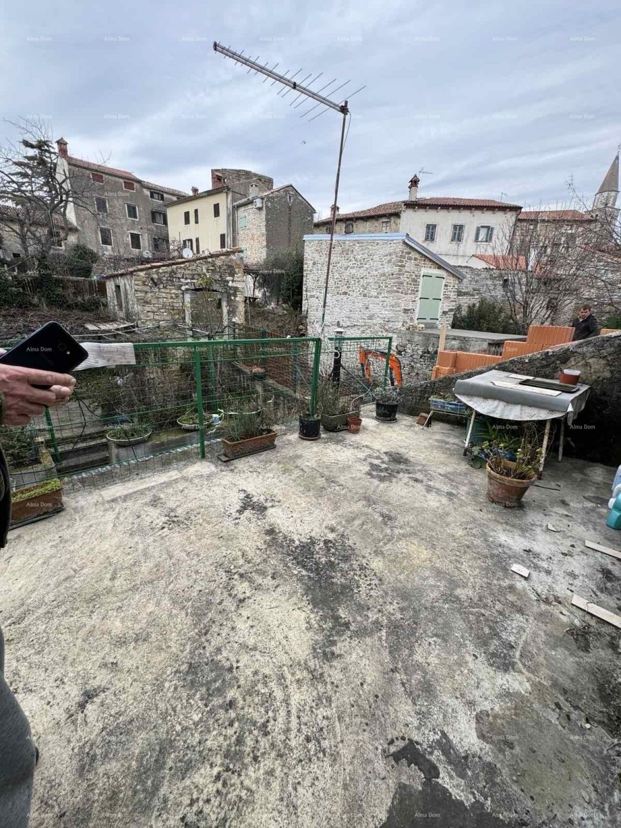 Prodamo hišo z dvoriščem v neposredni bližini centra, Buje! 5