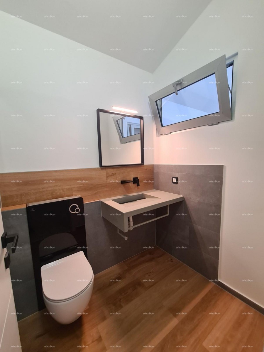 Istra. Pula. Veli vrh. 14