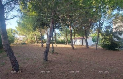 GRAĐEVINSKO ZEMLJIŠTE 420 m², LIŽNJAN