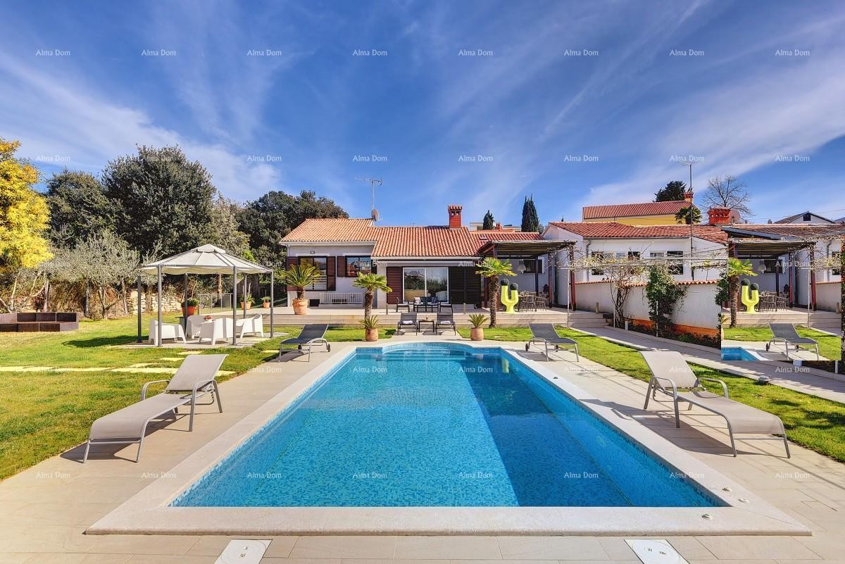 Prvi red do morja in plaže – hiša s bazenom in veliko okužnico, Pješčana Uvala! 25