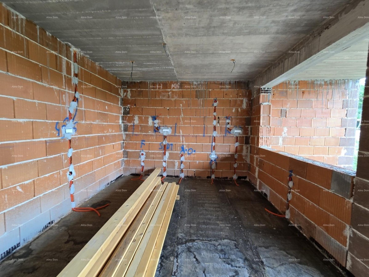 Na prodaju hiša v gradnji – Muntić. 22