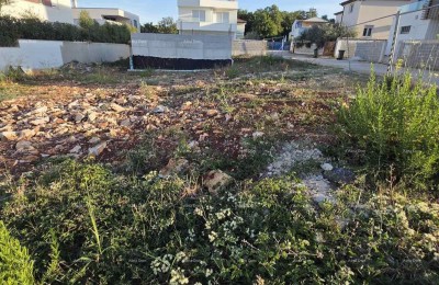GRAĐEVINSKO ZEMLJIŠTE  438 m² S GRAĐEVINSKOM DOZVOLOM – LIŽNJAN