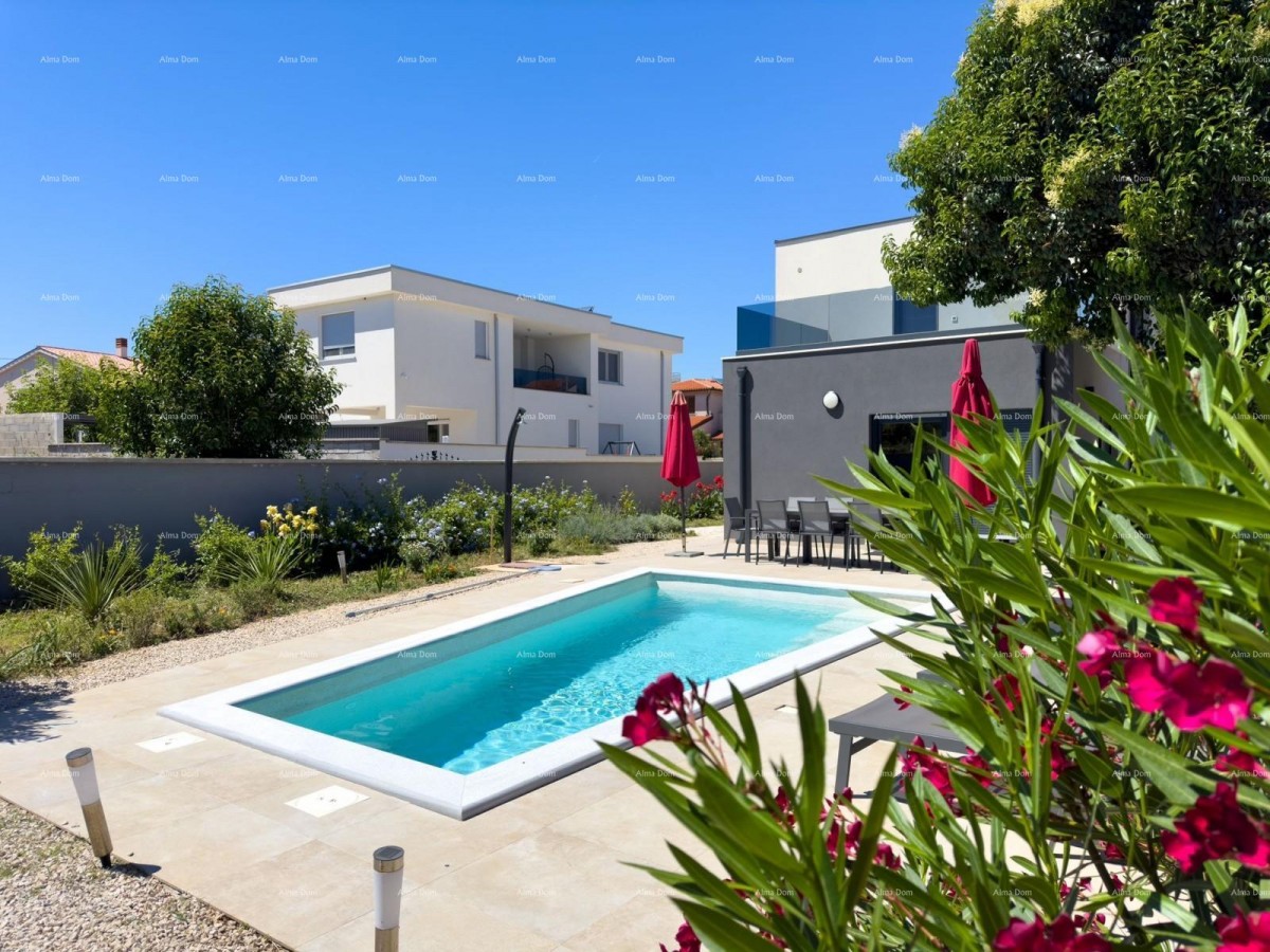 Istria, Ližnjan, 1 km to the center of Medulin, new modern house with pool for vacation. 50