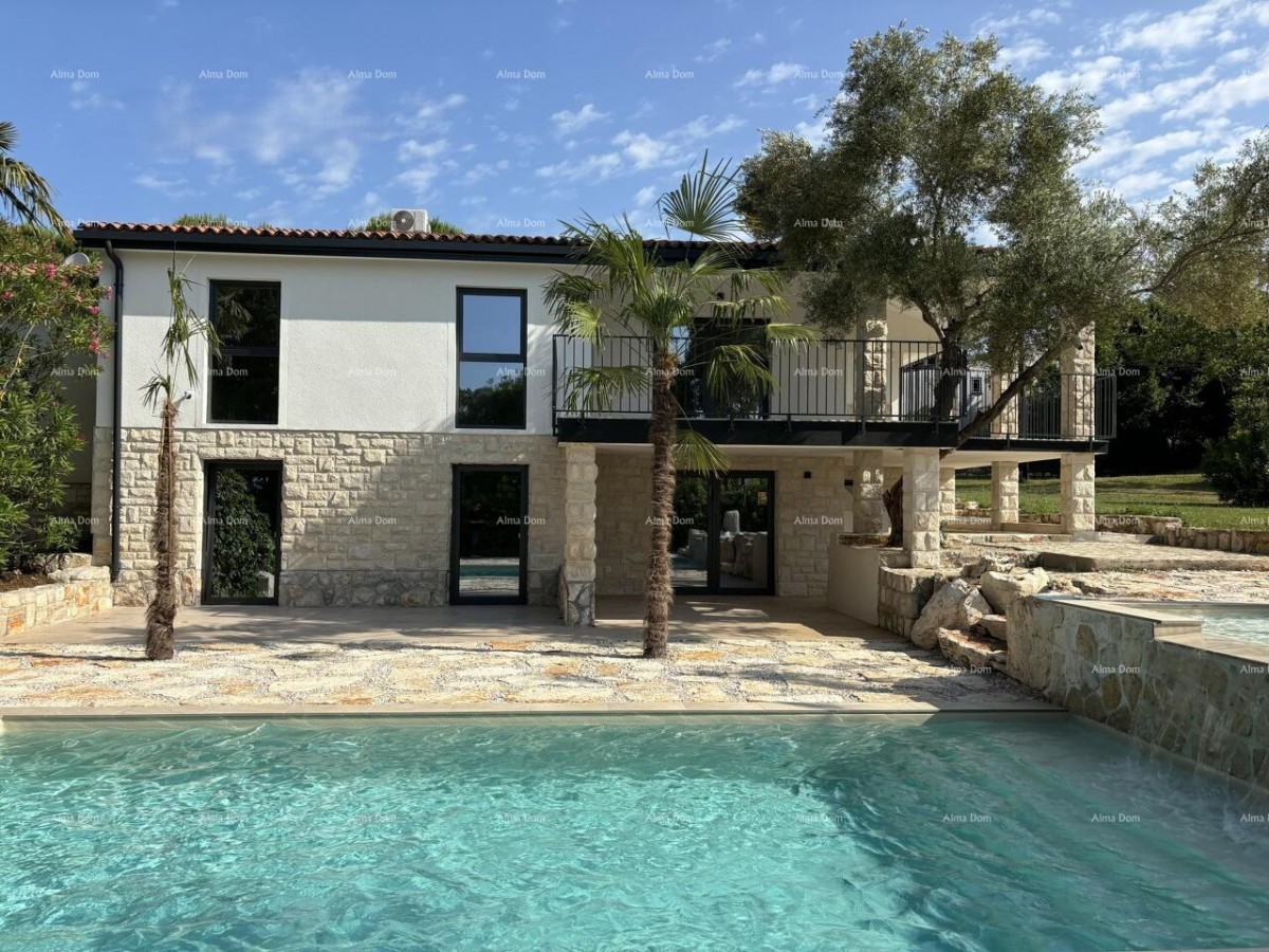 Продажа - большая квартира с двумя отдельными жилыми единицами и частным бассейном и двором, Умаг! 6