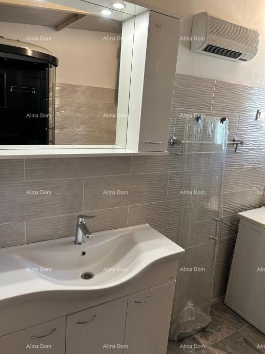 Pula – Valdebek, nezavršena prizemnica s okućnicom 10