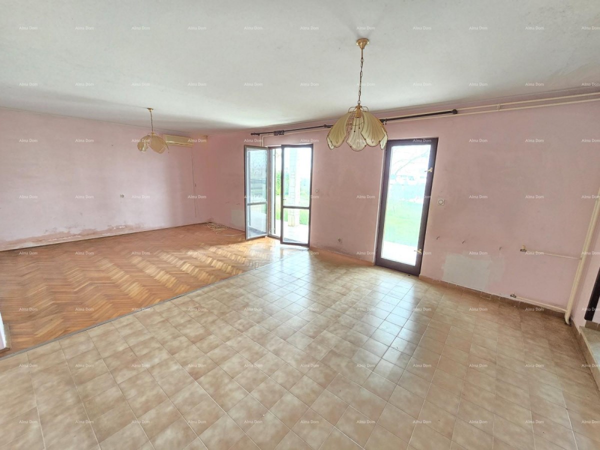 Prostrana hiša blizu Pule! Dva stanovanja - 2500 m² zemljišča! 2