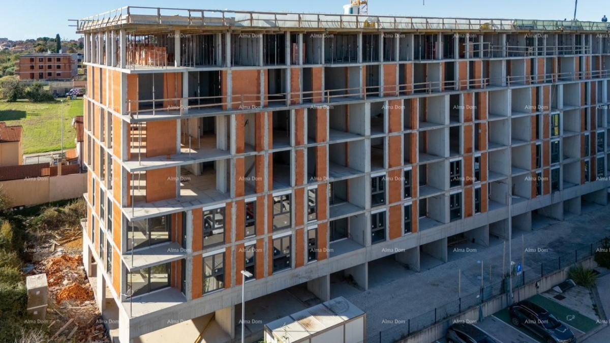 Pula! Večstanovanjska, moderna zgrad s dvigalom. Stan s parkirnim mestom in shrambo. S52 17