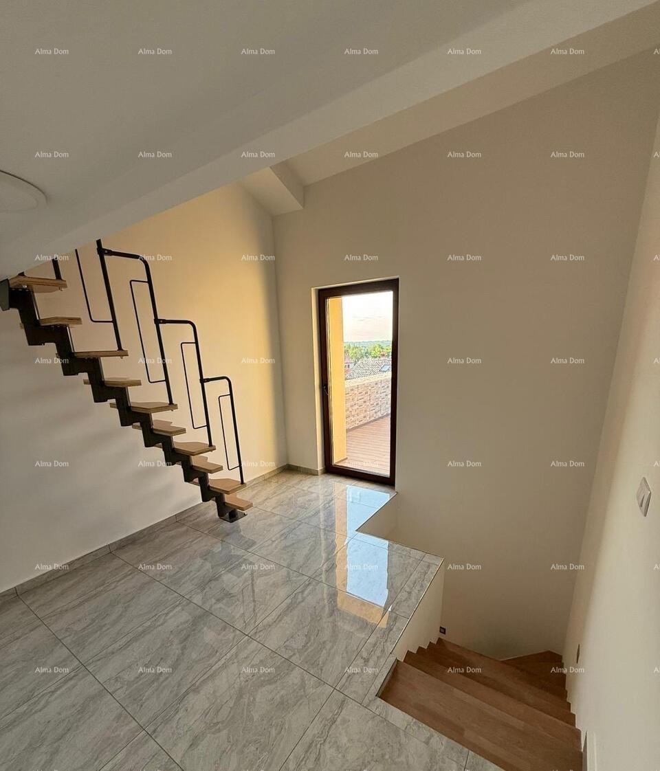 POREČ, Renovirana kamena kuća s pogledom na more 24