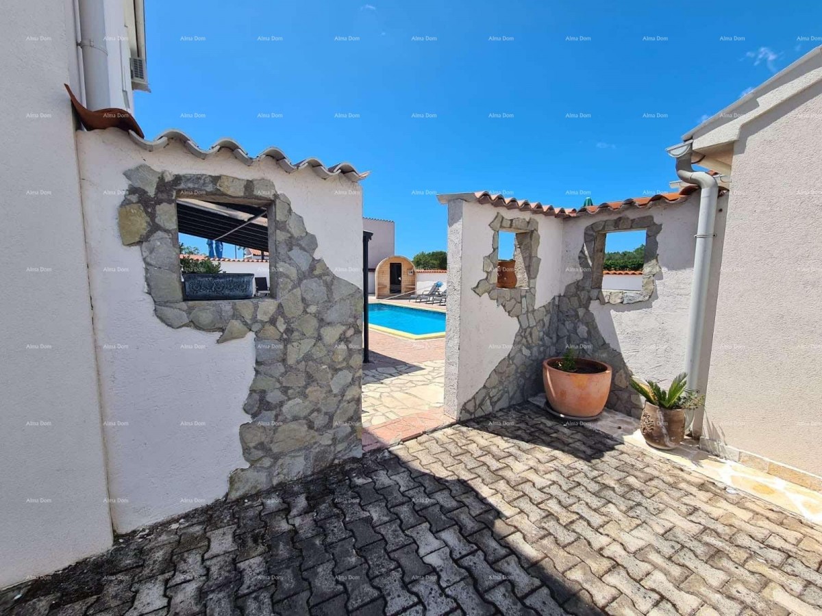 Na prodaju hiša s bazenom – Valtura 46