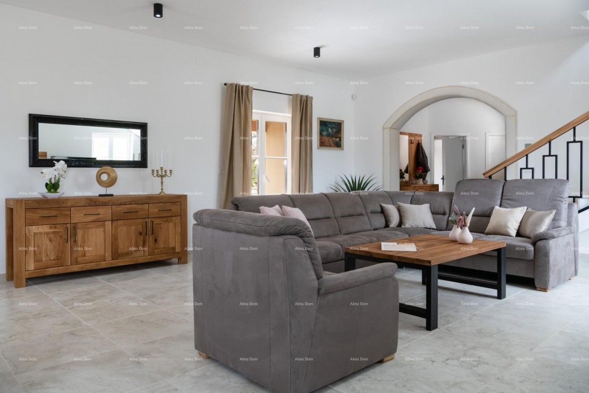 Prodaja - luksuzna vila s bazenom i jacuzzijem na prostornem dvorišču, Marčana! 5