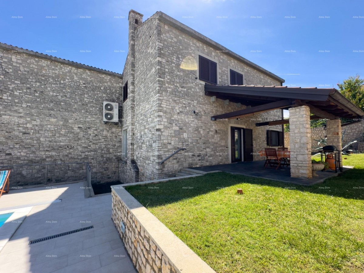 Beautiful house with a pool in Pula, ideal for a family or investment. 10