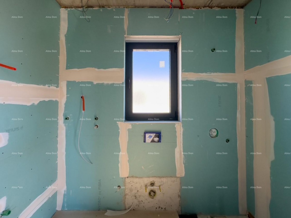 Продается квартира на втором этаже небольшого дома! 11