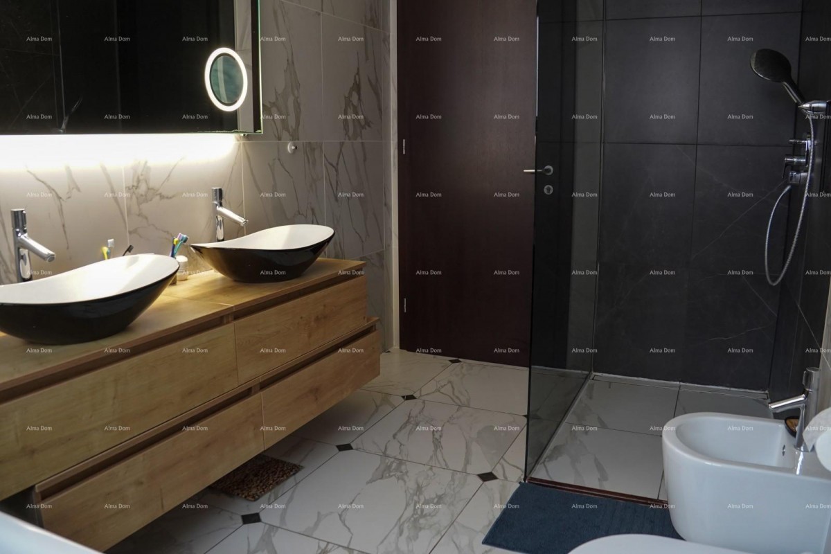 Rovinj. Apartment on the first floor of the house 9