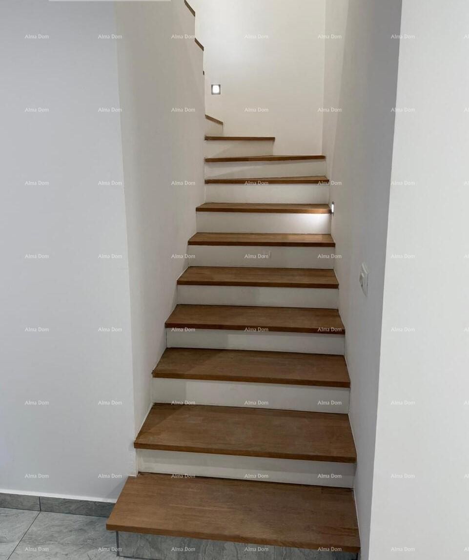 POREČ, Ristrutturata casa in pietra con vista mare 8