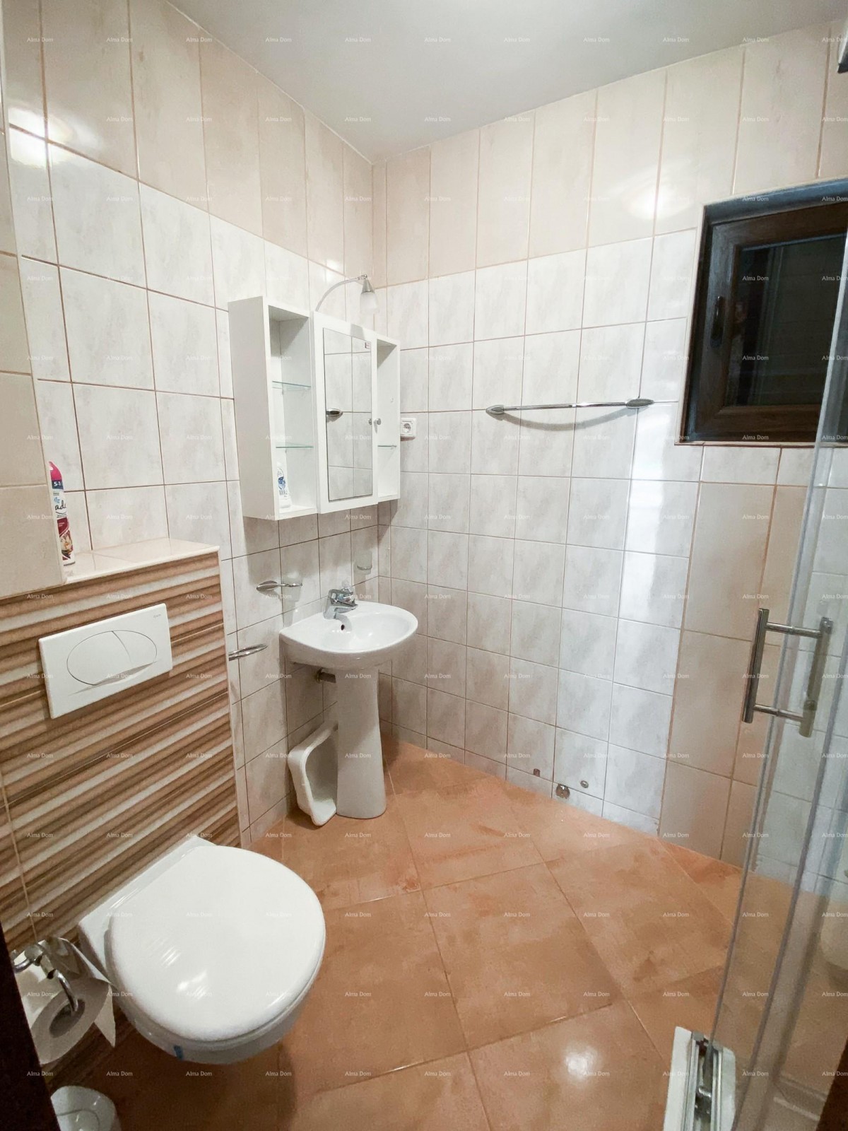 Lepa vila za prodajo na eni izmed najboljših lokacij v Supetru, otok Brač! 24