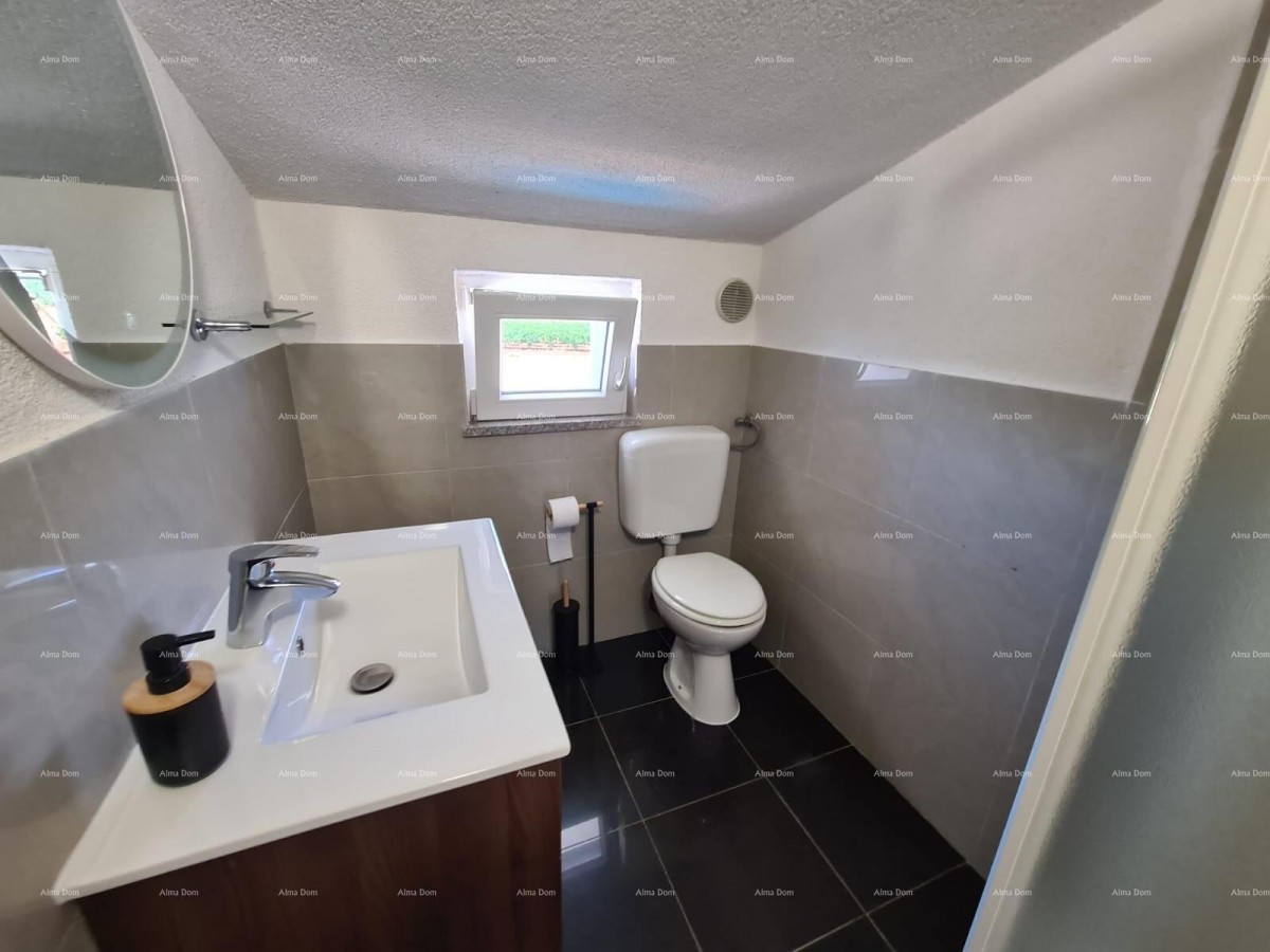 Na prodaju hiša s bazenom – Valtura 38