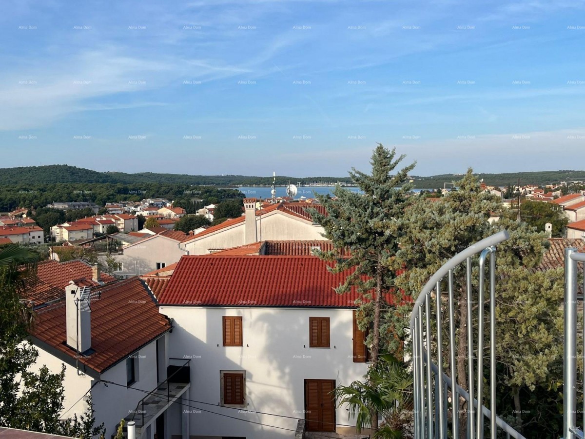 Prodaja - prenovljena hiša na odlični lokaciji z dvema apartmajema in čudovitim razgledom, Medulin! 1