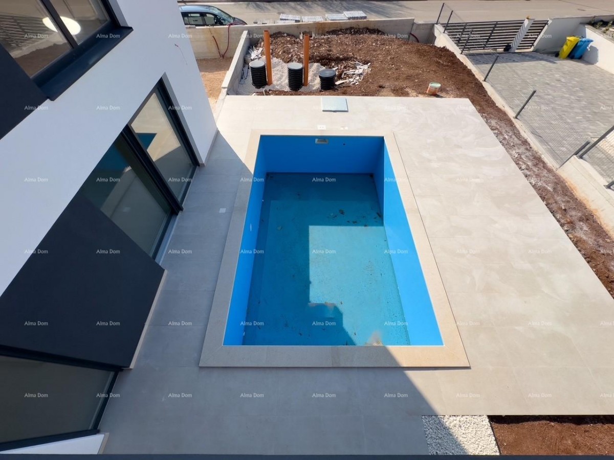 1 km do centra Medulina. Prodaja nove hiše s bazenom na odlični lokaciji, blizu morja! 23