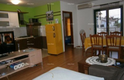 Умаг, четырехкомнатная квартира в новостройке, 200 м от моря