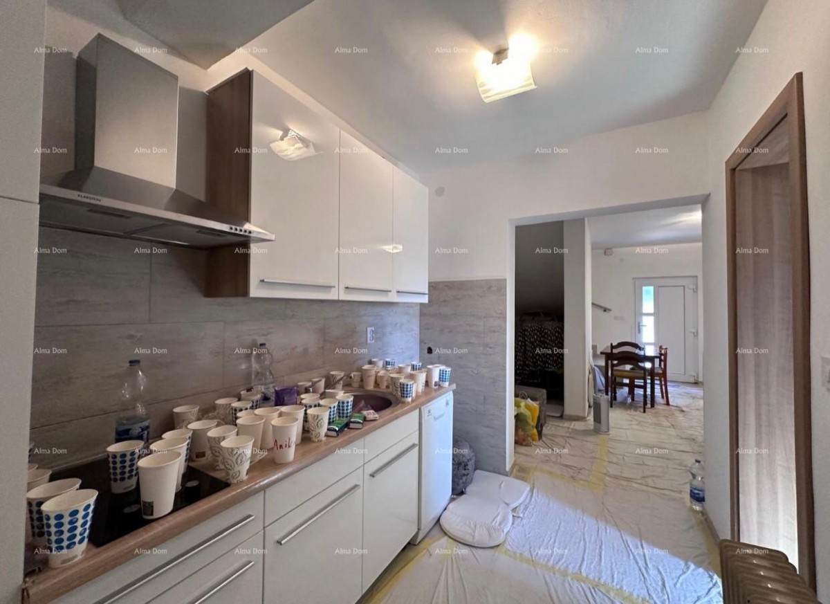 House with permission to build 4 apartments! 23