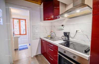 Продажа меблированной и отремонтированной квартиры - первый ряд к морю! Умаг