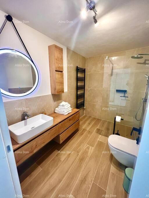 Bella e moderna casa in vendita, Parenzo 28