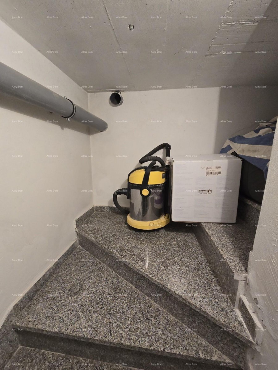 NOVIGRAD - Prodaja dveh stanovanj v družinski hiši 14