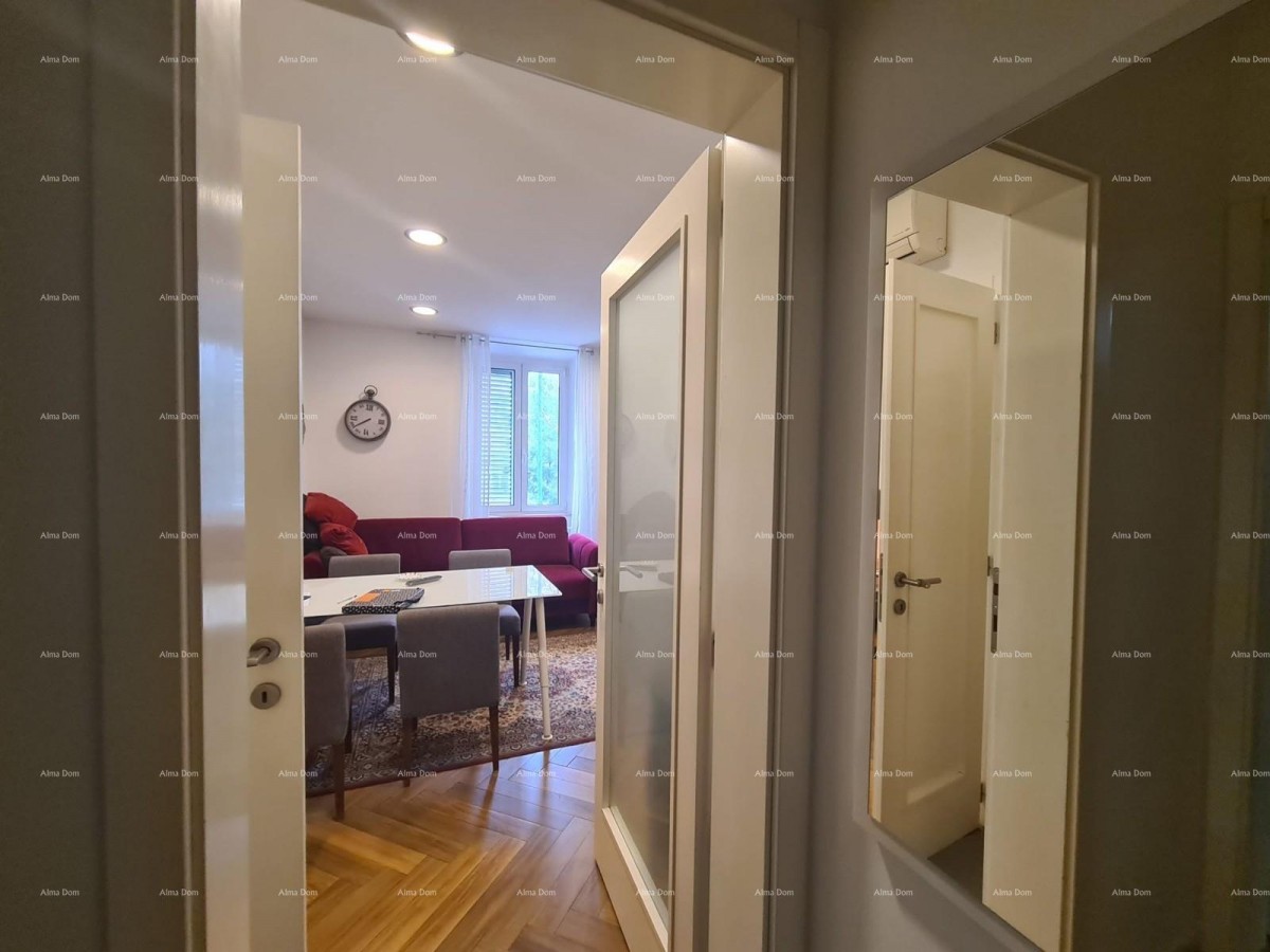 PRODAJA STANA S DVA APARTMANA – PULA 16