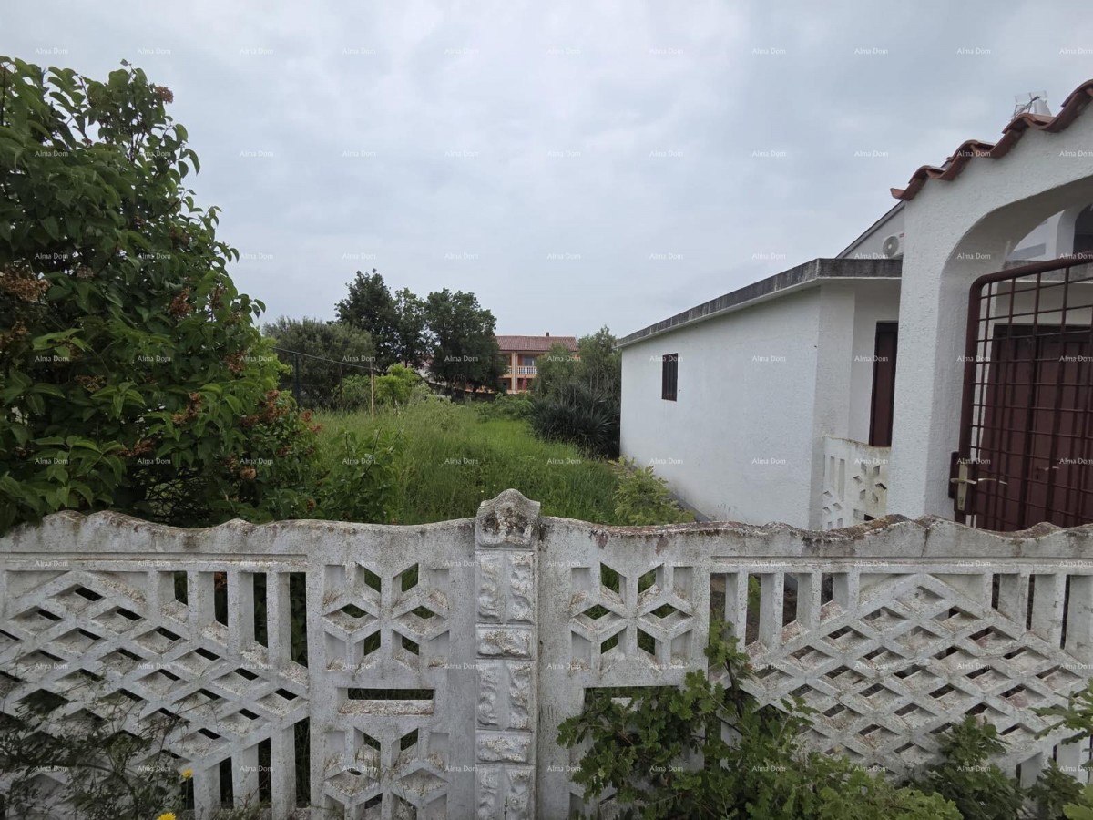 Barbariga! GRAĐEVINSKO ZEMLJIŠTE SA Garažom  s Uporabnom dozvolom! 2