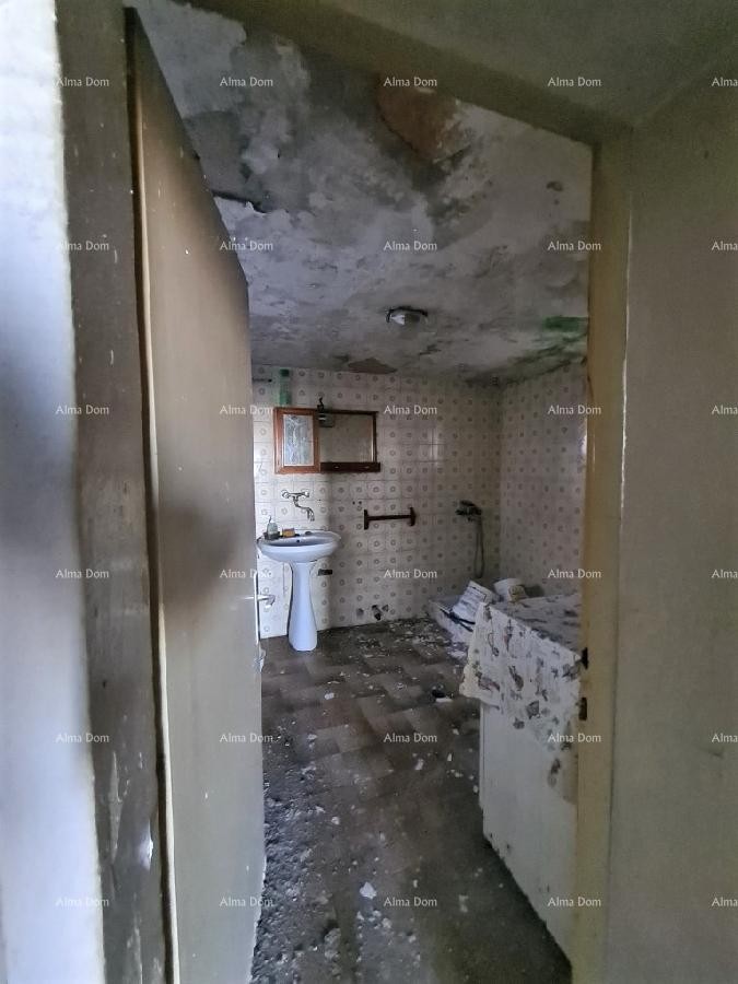 We are selling an old Istrian stone house with a view of Grožnjan. 8