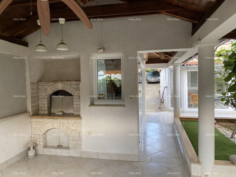 Pula – Hiša z dvema stanovanjski enotama, 50 m od morja 2