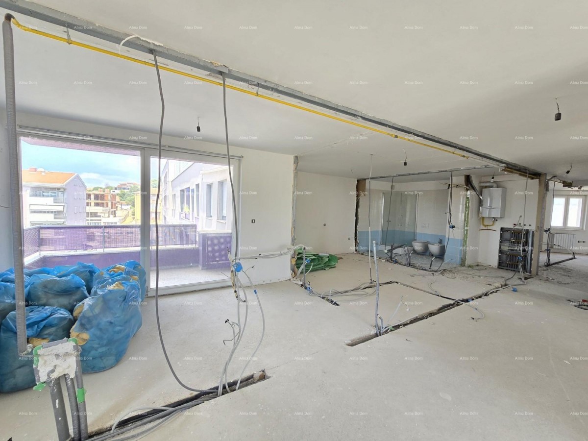 PULA – apartment in the center with two garages and a large terrace 11