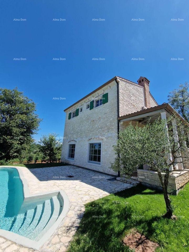 È in vendita un'esclusiva villa con piscina a Visinada 3