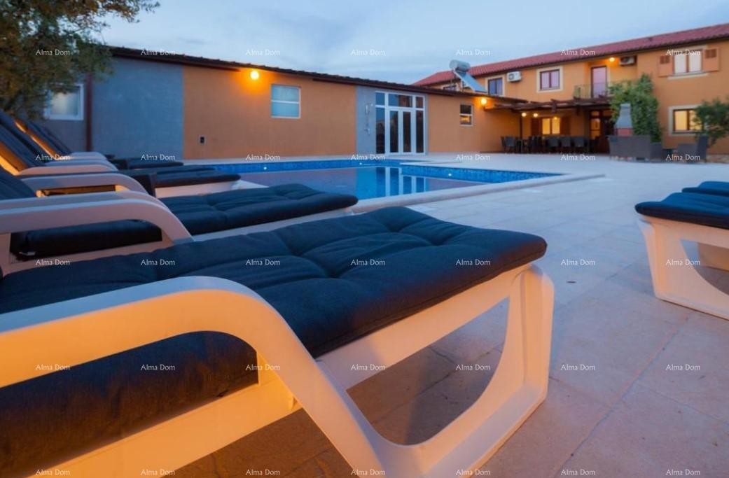 Prodaja se čudovita vila z bazenom v Banjolah 15