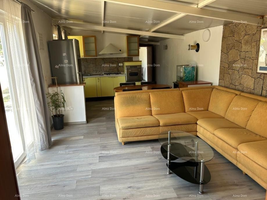 Pula – Valdebek, nezavršena prizemnica s okućnicom 6