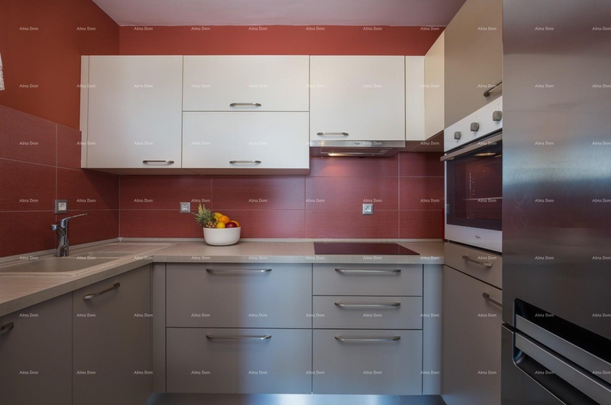 Fažana, detached house on a large plot of 1844 m2. View of the entire Fažana. 11