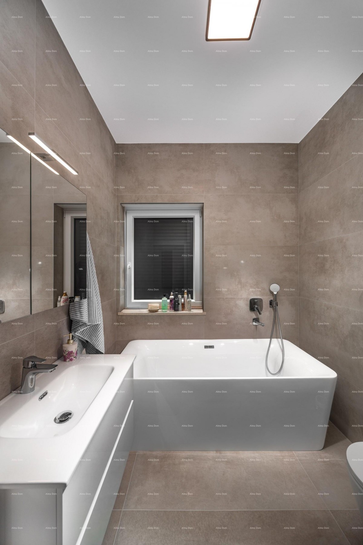 Sale - newly built, modern, and exclusive villa with a pool, Volme, Pula! 31