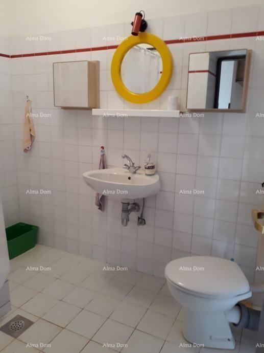 Prodaja- kamena kuća u nizu, u centru Brtonigle! 9