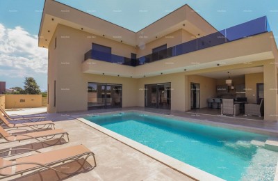 Пула - Лоборика. Новый отдельно стоящий дом с бассейном.