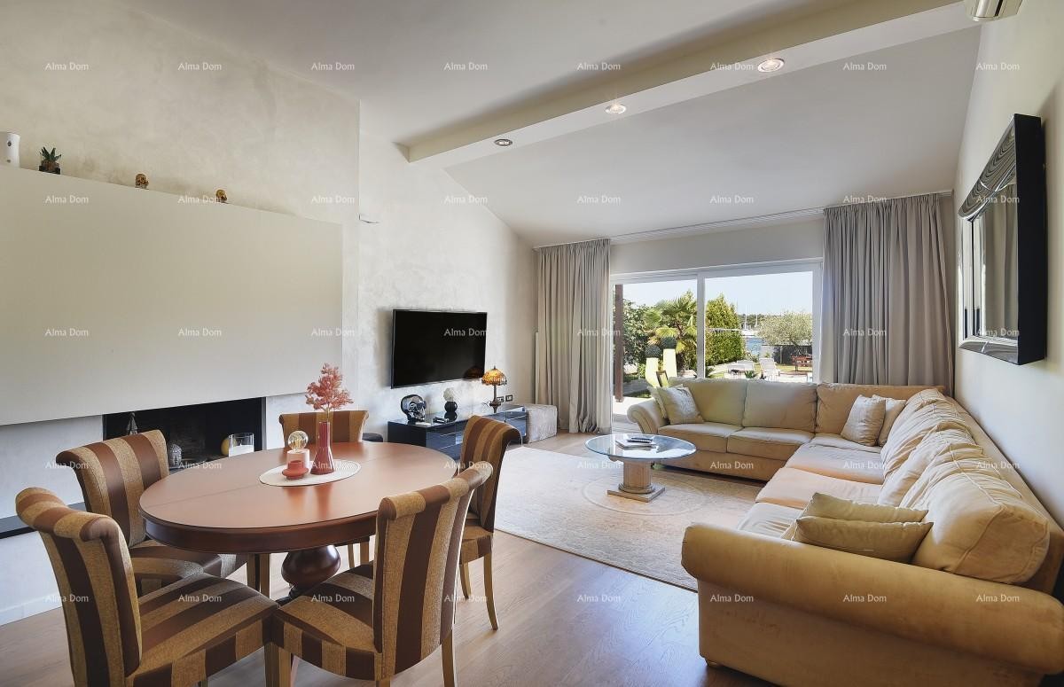 Prvi red do morja in plaže – hiša s bazenom in veliko okužnico, Pješčana Uvala! 13