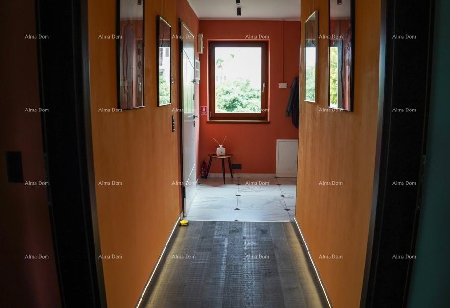 Ровинь, продаётся квартира 120 м² в доме, 100 м от моря 14