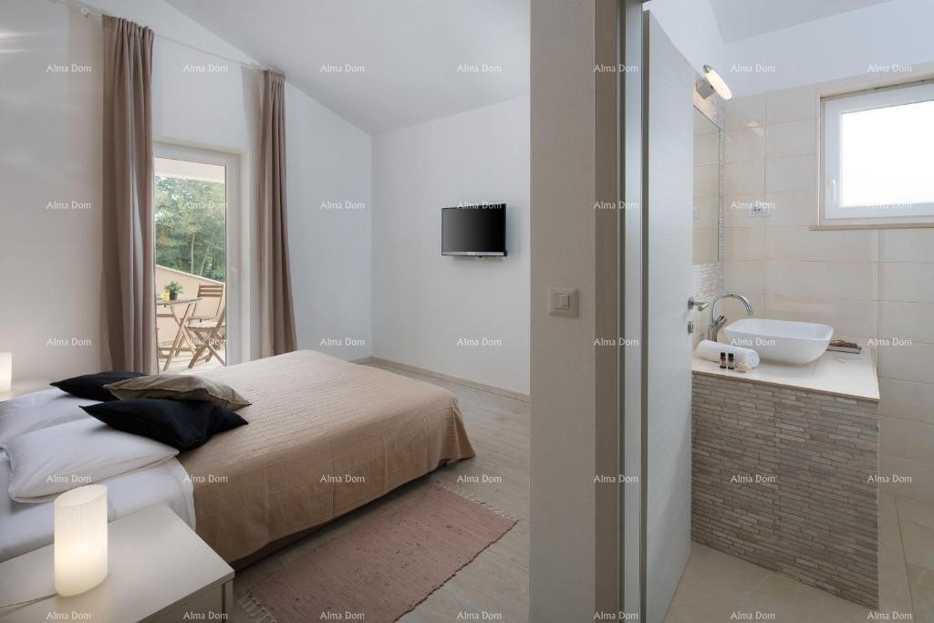 A villa with a swimming pool for sale, near Labin 8