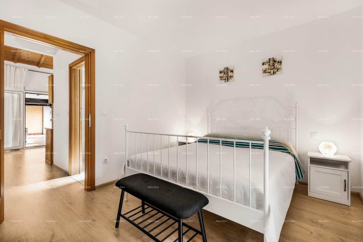 Prodamo dve povezani hiši v Pomeru 30