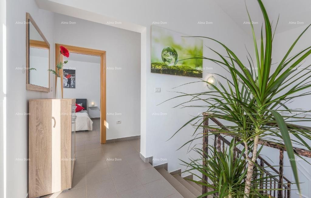 Počitniška hiša z bazenom in velikim vrtom 31