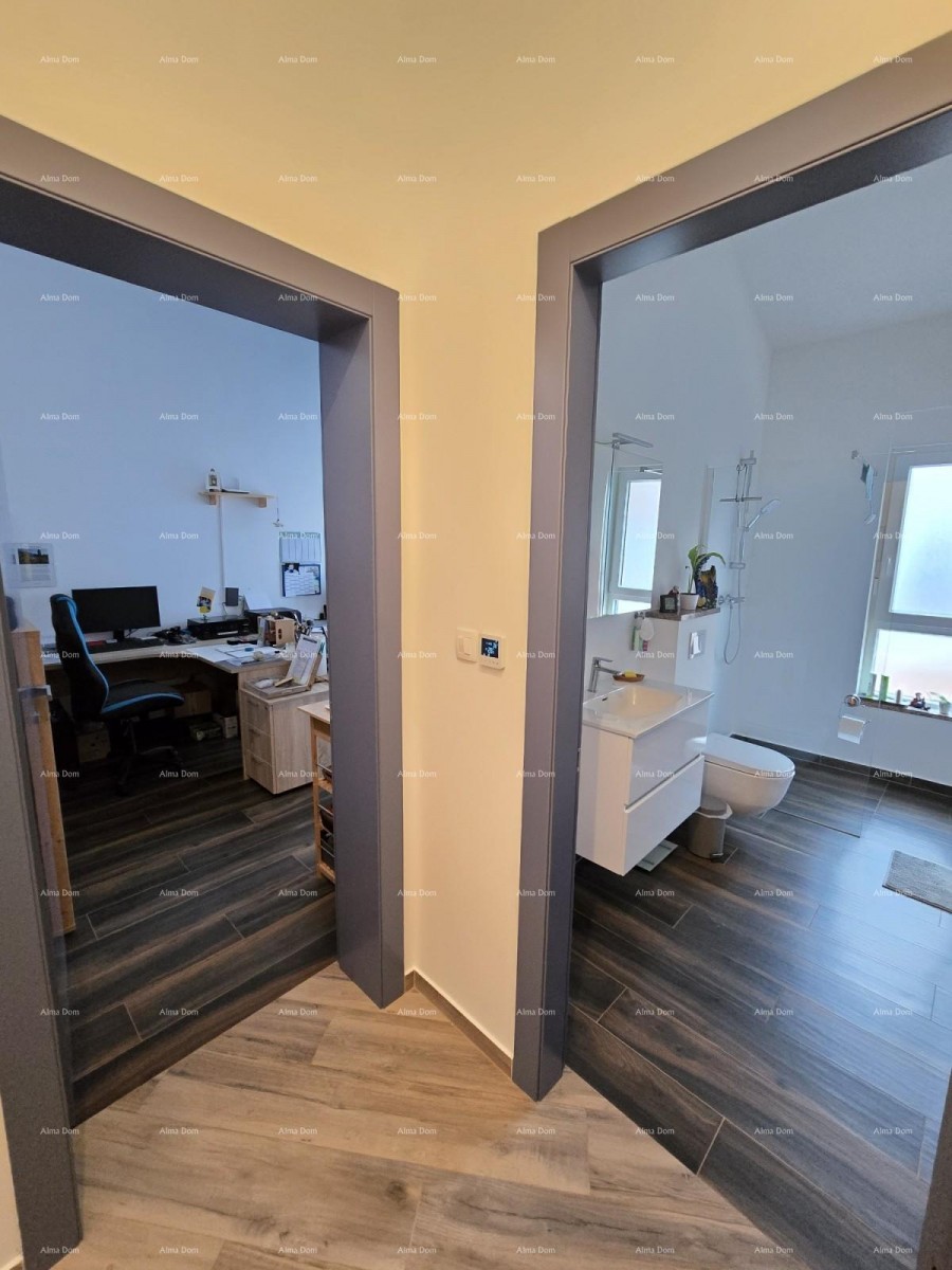 Самостоятельный одноэтажный дом с бассейном! 24