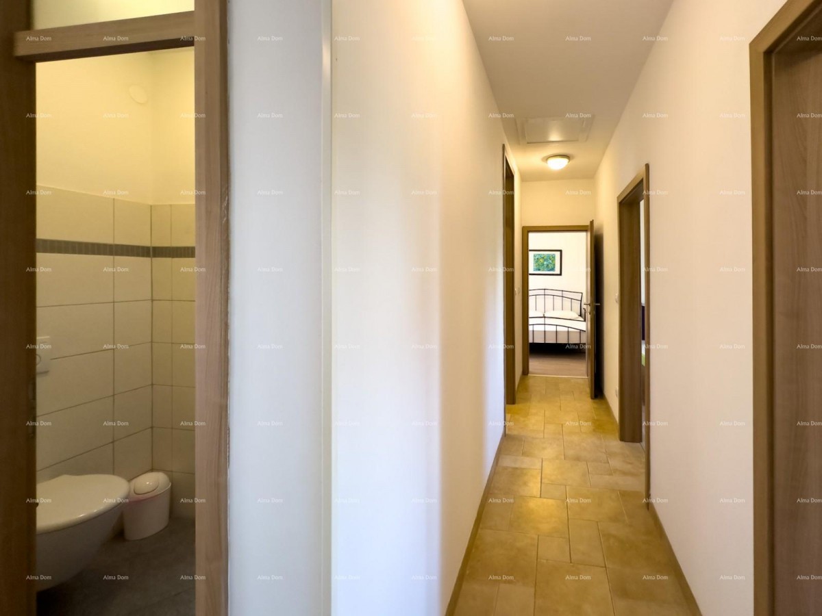 Beautiful house with a pool in Pula, ideal for a family or investment. 30