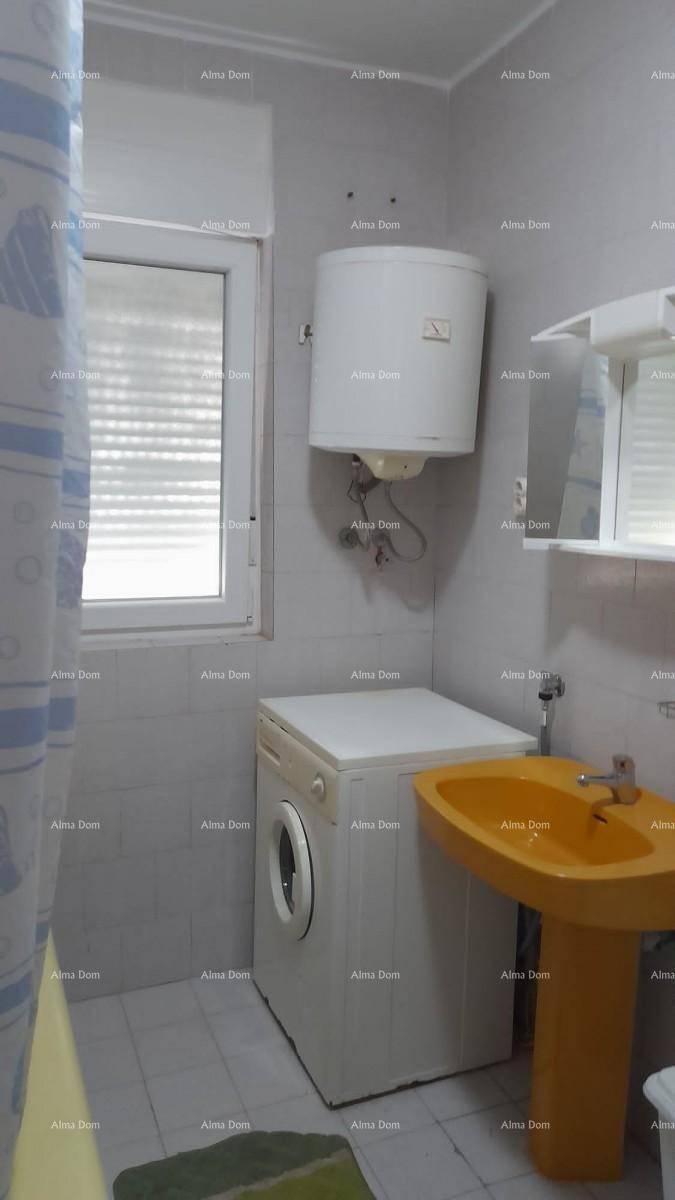 Prodaja, Ližnjan , kuća u nizu sa tri apartmana. 16