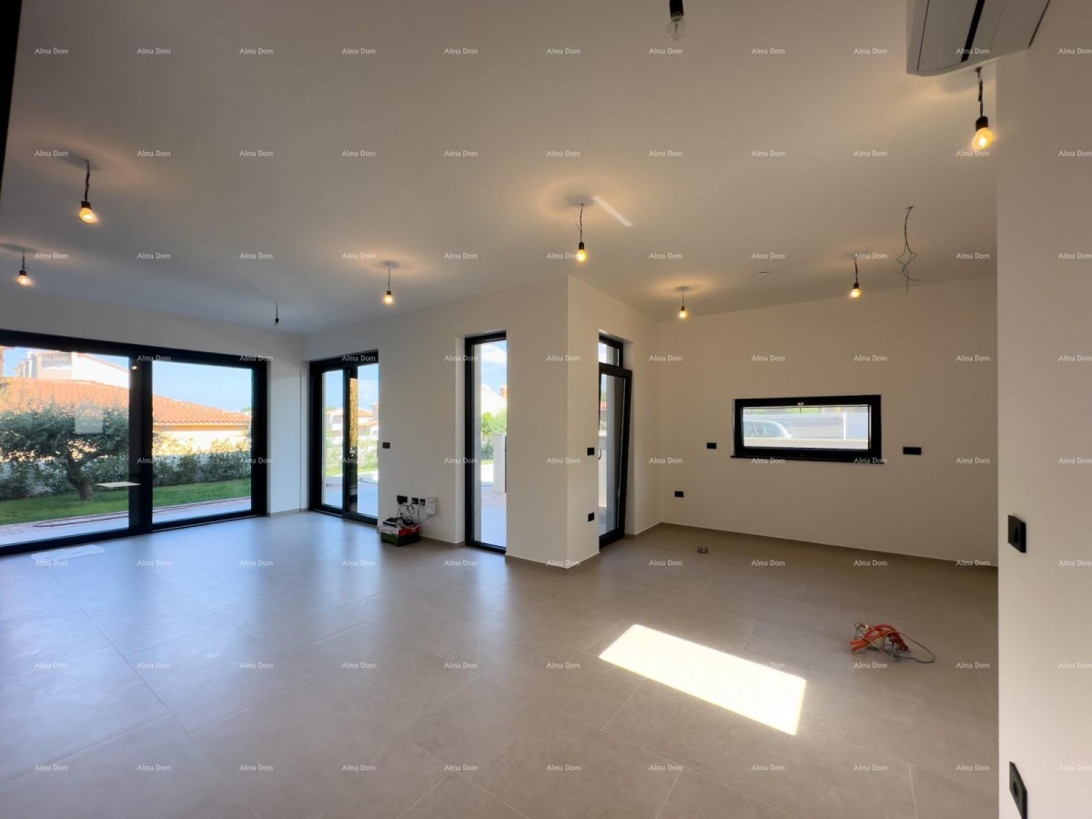 Продаем двухквартирную виллу с бассейном и гаражом 3